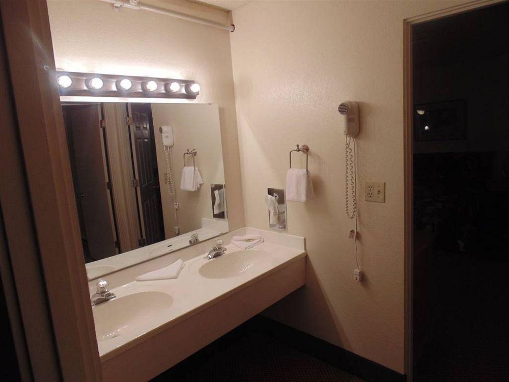 Barratt Inn Anchorage Airport Экстерьер фото