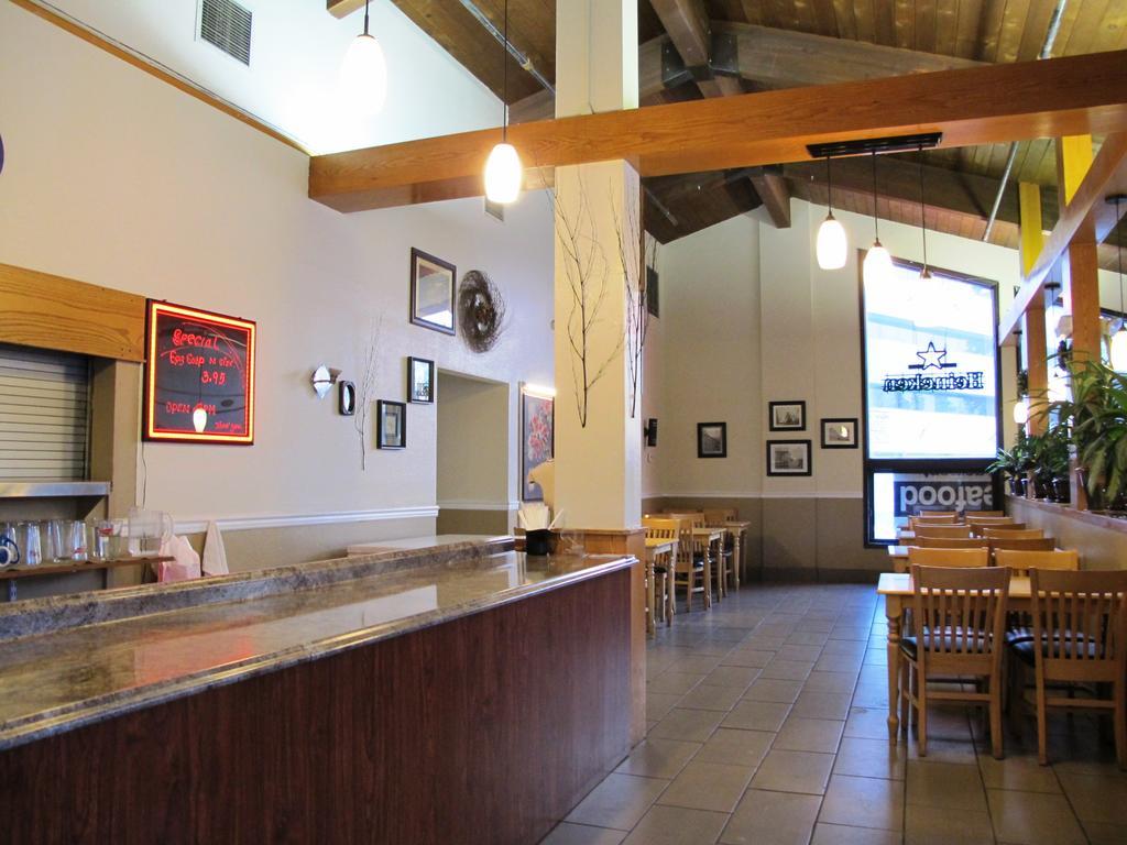 Barratt Inn Anchorage Airport Экстерьер фото