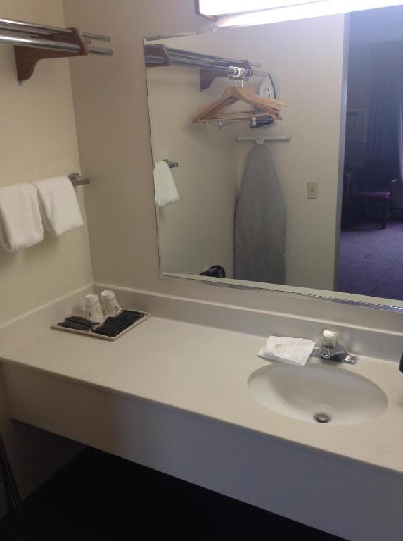 Barratt Inn Anchorage Airport Экстерьер фото